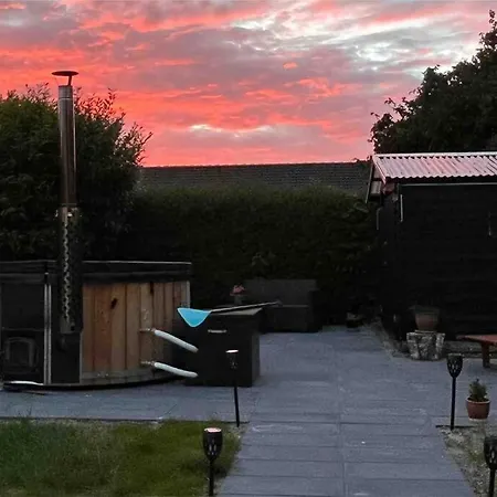 بيت للعطل Wellness - Vildmarksbad Og “shelter”